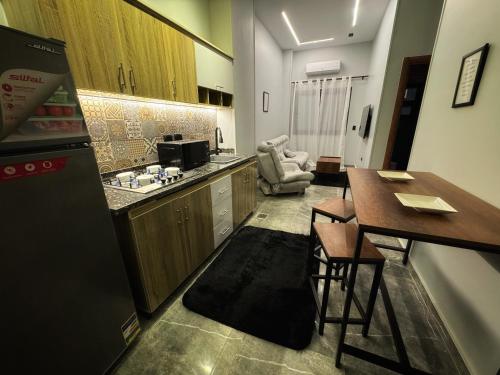 Η κουζίνα ή μικρή κουζίνα στο Private Jacuzzi suite apartment with garden