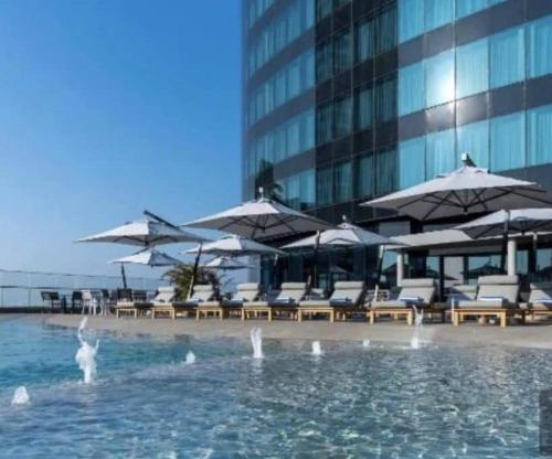 Πισίνα στο ή κοντά στο Royal Blu Haven: Luxurious Self-Catering Residences at Radisson Blu Umhlanga