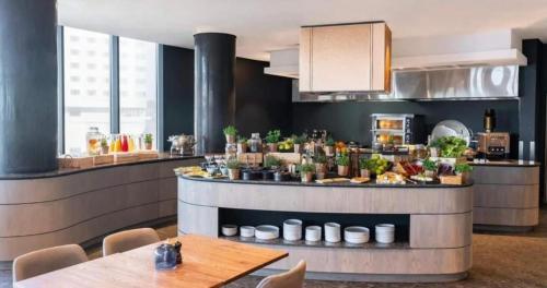 Φαγητό σε αυτό το διαμέρισμα ή κάπου εκεί κοντά