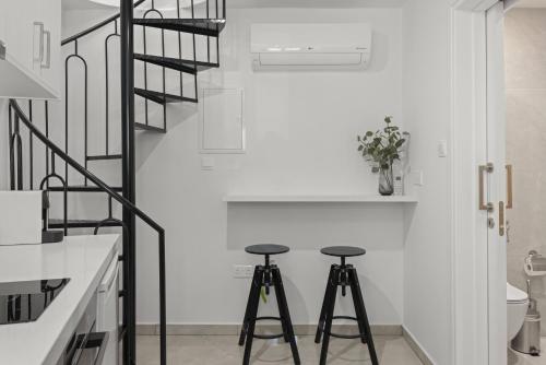 Phaedrus Living: Alkminis Seaside Suites Praia