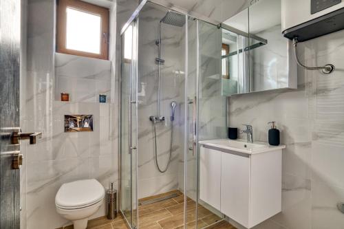 Ένα μπάνιο στο Helm Apatment&Spa Zlatibor