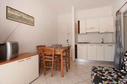 a kitchen and dining room with a table and chairs at Appartamento NAS in Follonica