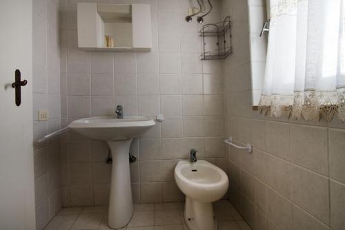 a bathroom with a sink and a toilet at Appartamento NAS in Follonica