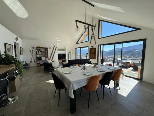 En generel udsigt til bjerge eller udsigt til bjerge taget fra villaen