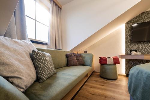 a living room with a couch and a tv at Landrefugium Obermüller 4,5 Sterne in Untergriesbach