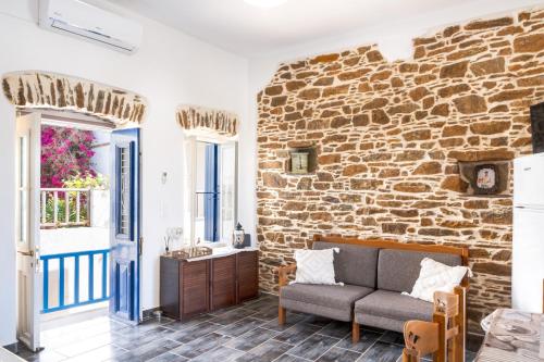 Гостиная зона в Olga's House Kythnos