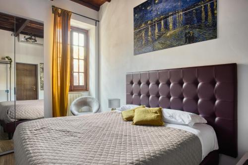 A bed or beds in a room at URBANA 37 Maison