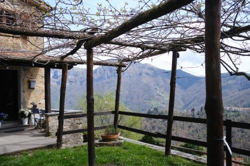 Pemandangan gunung umum atau pemandangan gunung yang diambil dari rumah percutian
