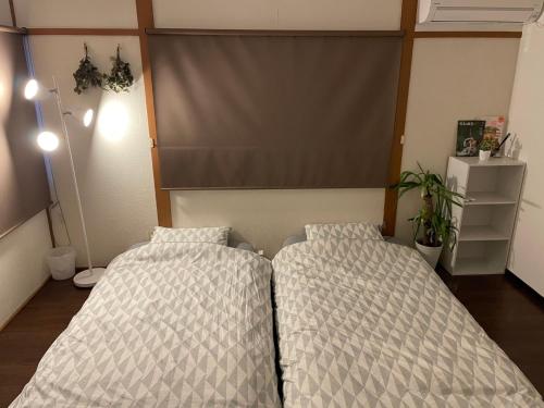 two beds sitting next to each other in a room at Private sauna stay Shinori - Vacation STAY 34530v in Hakodate