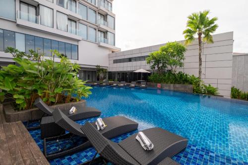 Swimming pool sa o malapit sa ASTON Sorong Hotel & Conference Center