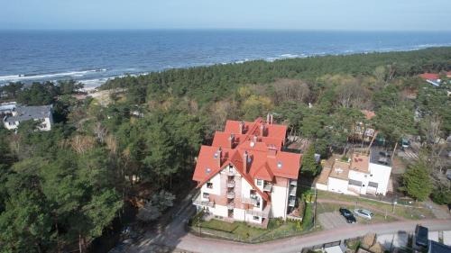an aerial view of a large house with a red roof at APARTAMENT BULWAR PRZY PLAŻY - 100m od plaży in Krynica Morska