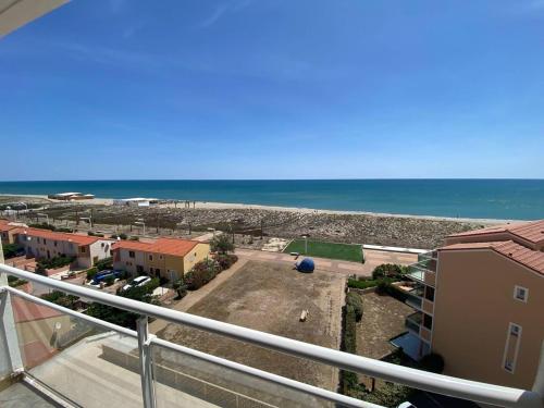 Appartement T3 rénové, 6 pers, face mer, parking, balcon, proche plages - FR-1-81-583