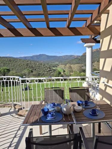 the elegant cap esterel