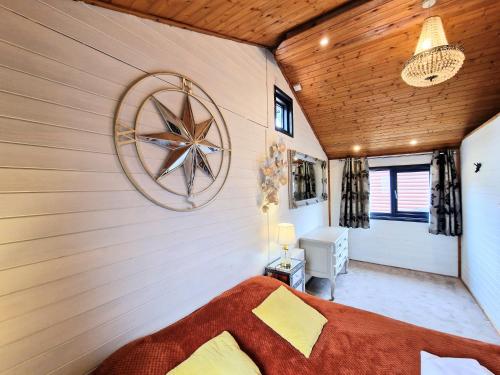 a bedroom with a wooden ceiling and a wall at Beaver 2 HuntersMoon-Warminster-Bath-Salisbury in Warminster