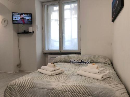 a bedroom with a bed with towels on it at House Vincent by Holiday World in Turin