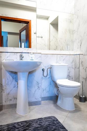 Ένα μπάνιο στο Apartament ALINA