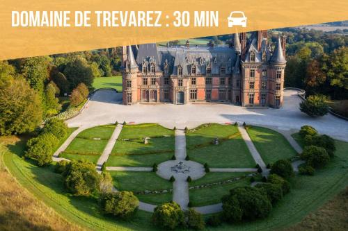 an aerial view of a castle in the distance at L'Ethnique - Home Homy in Carhaix-Plouguer