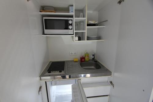 Kuchyň nebo kuchyňský kout v ubytování Kleine Wohnung für Singles