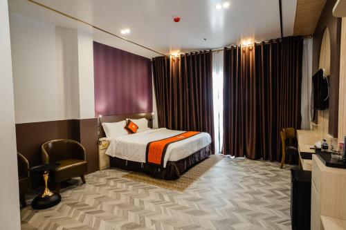 a hotel room with a bed and a window at B.O.B Hotel in Cao Lãnh