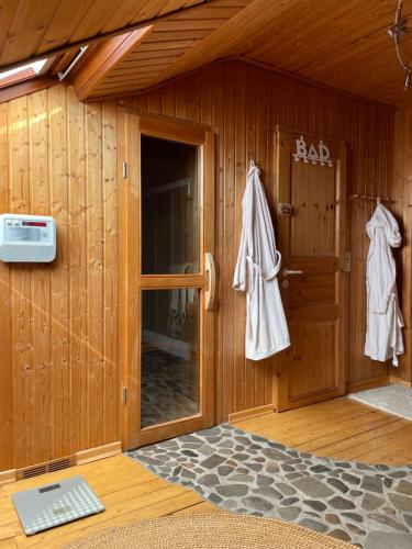 a wooden cabin with a door and a window at Farben Haus in Kail