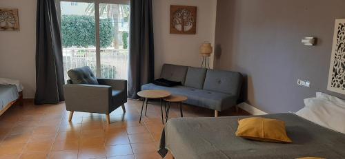 Ruang duduk di Hostal Bahía Azul