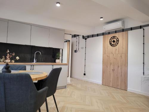 a kitchen and dining room with a table and a sliding door at AXO-HOSTELS in Stalowa Wola