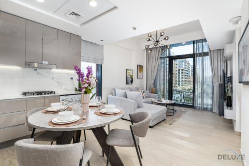 Comfy 1BR in Azizi Riviera 8, Al Merkadh by Deluxe Holiday Homes