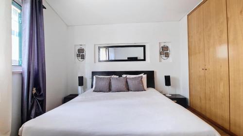 Azenha Apartment by LovelyStay