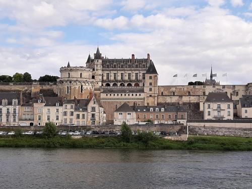Imagen de la galería de A la Volette, chambres d'hôtes, 2 à 6 personnes, linge et petit déjeuner inclus, jeux-cabanes pour enfants,, en Pouillé