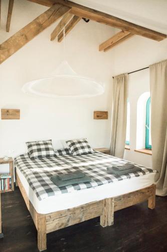 Ένα ή περισσότερα κρεβάτια σε δωμάτιο στο Kwaśne Jabłko