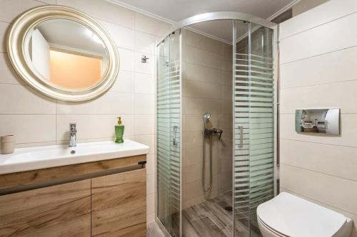 a bathroom with a shower and a toilet and a sink at Valira Cozy Maisonette - Relaxing Vibes Getaway in Valíra