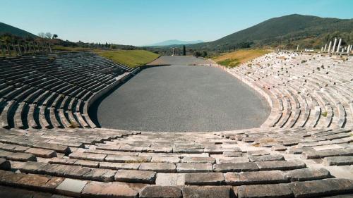 an amphitheater with a road in the middle at Valira Cozy Maisonette - Relaxing Vibes Getaway in Valíra
