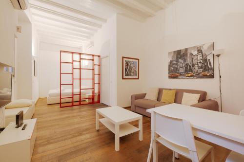 GuestHost - Modern Studio 280m from Arco della Pace!
