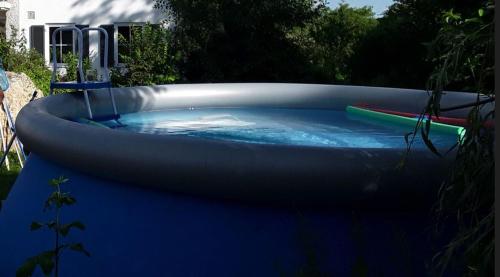 a large inflatable swimming pool with blue water at Atelieo beim Nussbaum in Ternitz