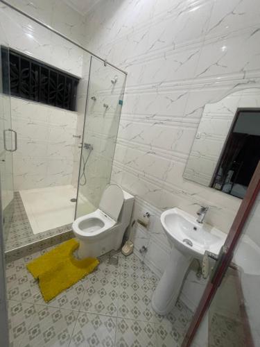 Kylpyhuone majoituspaikassa Michael’s Apartment Complex