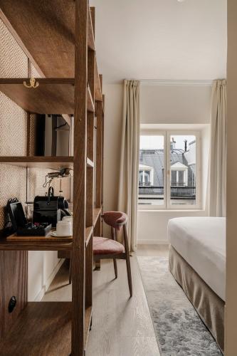 Postel nebo postele na pokoji v ubytování Hotel Pulitzer Paris