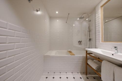 Koupelna v ubytování Hotel Pulitzer Paris