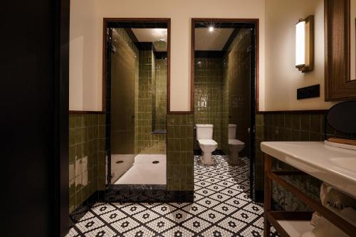 Koupelna v ubytování Hotel Pulitzer Paris