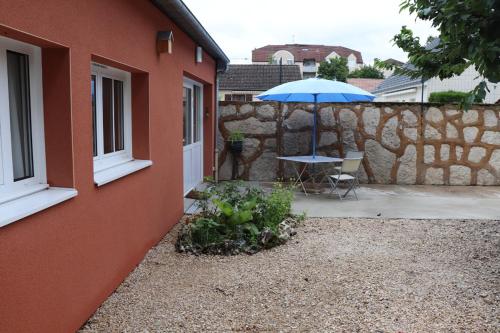 Photo de la galerie de l'établissement La maison de Philippe & Maryse en Bourgogne Franche Comté Dijon, entre ville, jardins et vignes, aux portes de la Cité Internationale Gastronomique et du Vin, à Dijon