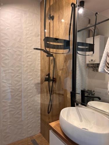 a bathroom with a shower and a sink at Apartament Teresa in Nysa