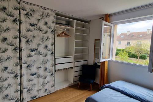 En eller flere senge i et værelse på Maison cosy-Proche du golf national de Guyancourt et de Paris