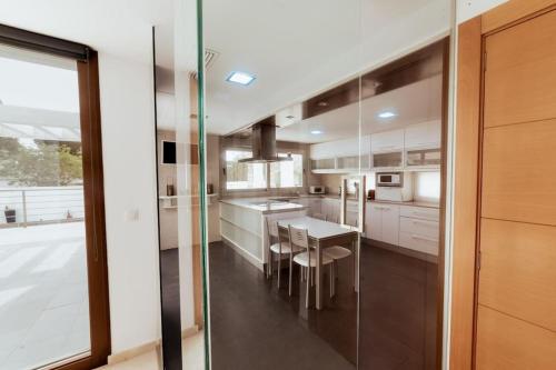 A cozinha ou cozinha compacta de Villa privada piscina y barbacoa
