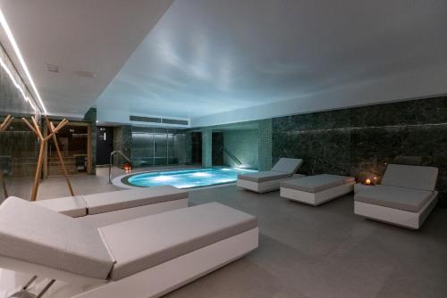 Bazén v ubytování Hotel Afonso V & SPA nebo v jeho okolí