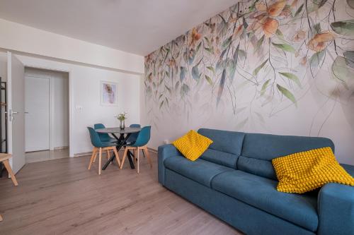 a living room with a blue couch and a table at San Pietro Dream House in Rome