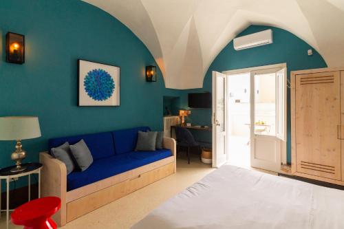 a living room with a blue couch in a room at Casa Galateo 20 in Gallipoli