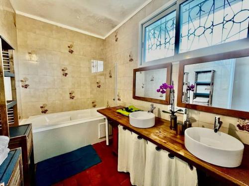 Ένα μπάνιο στο Villa Bois de sable avec piscine à la Saline les Bains