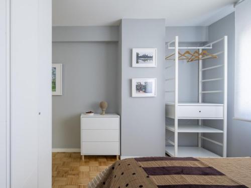 a bedroom with a bed and a white closet at Apartamento Vigo, 3 dormitorios, 7 personas - ES-210-3 in Vigo