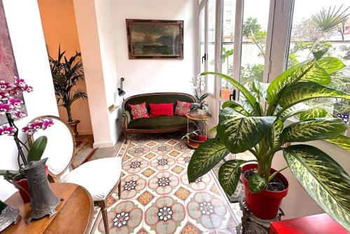 a living room with a couch and some plants at Large patio 4 bedrooms 4 bathrooms of which 3 en-suite in Barcelona
