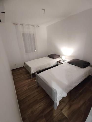 Katil atau katil-katil dalam bilik di Gîte privé, à 5 km du Puy du Fou