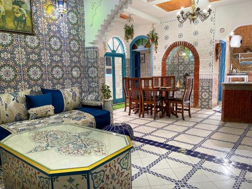 a living room with a couch and a table at Dar Statia Vue sur mer cité portugaise in El Jadida